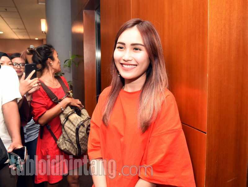 Saat Lebaran Pun Ayu Ting Ting Tetap Di - Bully Haters….