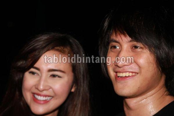 Kevin Aprilio Ungkap Alasannya Tunda Menikahi Vicy Melaney Tahun Ini