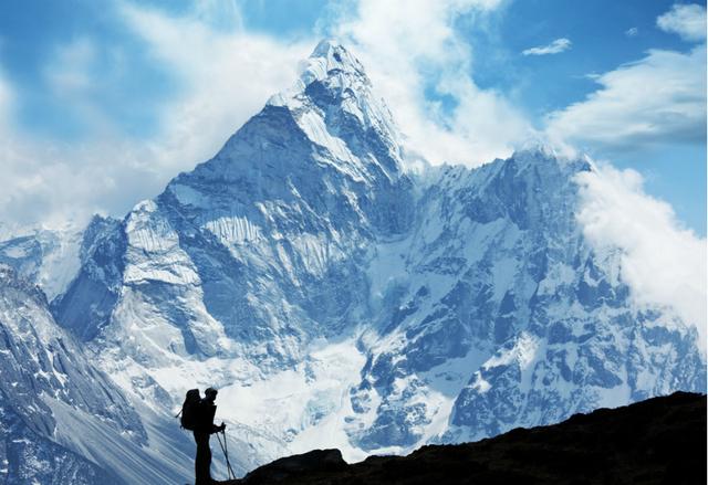  Gunung Ini Pecahkan Rekor Pendakian Terbanyak 