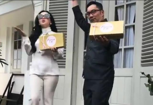  Ridwan Kamil Goyang Ala Syahrini, Netizen: Cucok Meong 