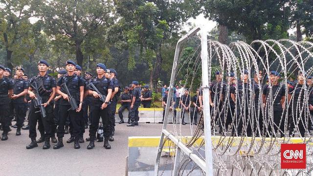 Polisi Kembali Gunakan Pengamanan Empat Lapis Jaga Gedung MK