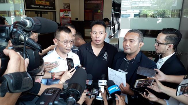 Jari Adik Vicky Prasetyo Nyaris Putus Akibat Dibacok