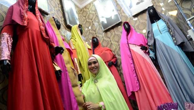 Trik Tampak Langsing saat Kenakan Hijab ala Oki 