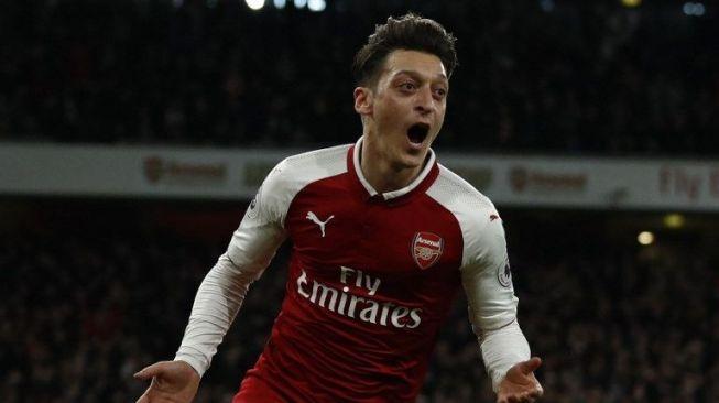 Pakai Bahasa Indonesia, Ozil Sampaikan Doa ke Korban Tsunami Selat Sunda