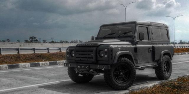 Land Rover Defender Menolak Tua