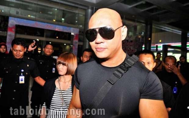 Datang ke Pernikahan Mantan Istri, Deddy Corbuzier Dipuji Netizen