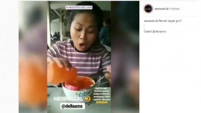 Apes! Ulah Perempuan Mau Makan Mie Ayam Ini Bikin Netizen Ngakak