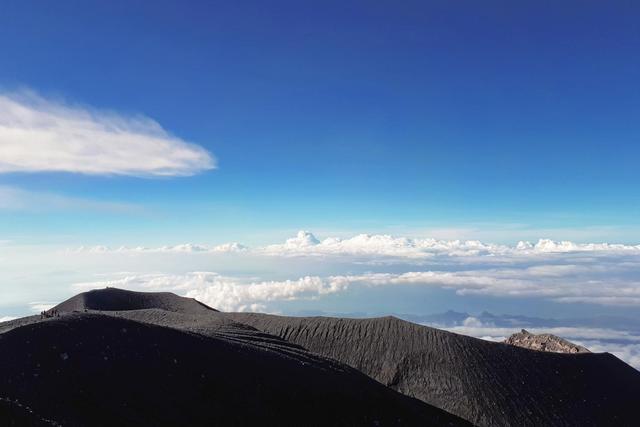 Menembus Atap Jawa di Mahameru