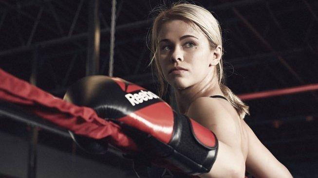 Seksinya Petarung UFC Paige Vanzant yang Jadi Kaya karena Medsos