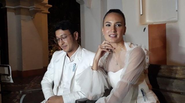 Belum Punya Anak, Nadine Chandrawinata - Dimas Anggara Bulan Madu Tiap Hari