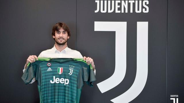 Juventus Resmi Datangkan Kiper Genoa sebagai Pengganti Buffon