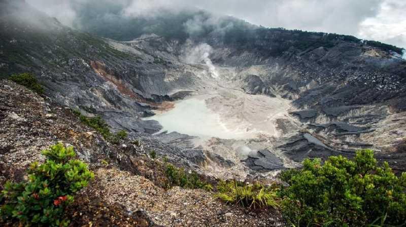 Usai Erupsi, Posko Bencana Disiagakan di Tangkuban Parahu