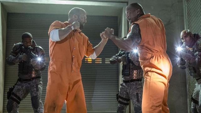 Dwayne Johnson Pamer Foto Perdana Hobbs and Shaw