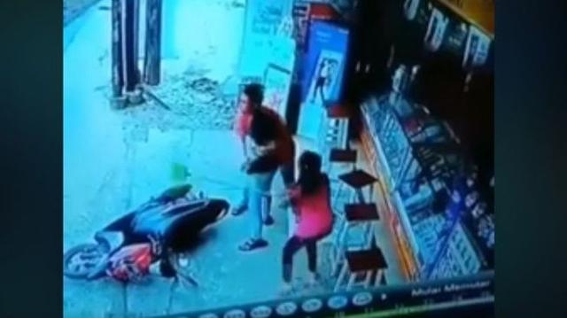 Gebuk Maling Handphone, Aksi perempuan Ini Bikin Salah Fokus