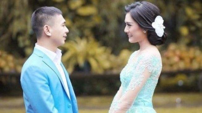 Raditya Dika dan Annisa Azizah Menikah Mei 2018