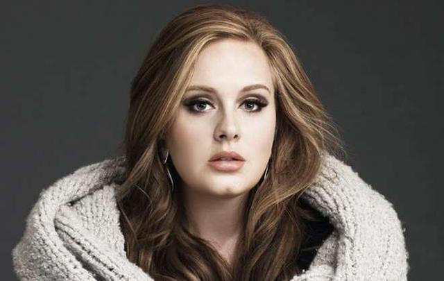 Gandeng Sahabat, Adele Digosipkan Punya Pacar Baru