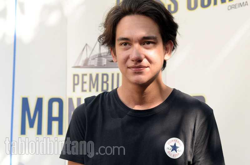 Adipati Dolken Gantikan Vino G. Bastian Sebagai Kasino. Produser Ungkap Hal Ini