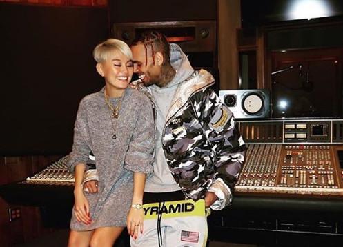 Akun Gosip Hollywood Curiga Chris Brown - Agnez Mo Pacaran