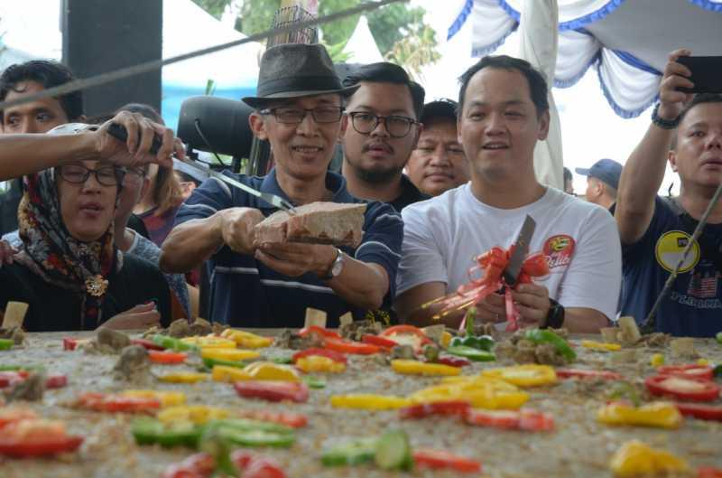 Wah Ada Bakso Gepeng Raksasa Dengan Diameter 3 Meter di BSD Tangerang