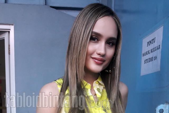 Cinta Laura Main Tik Tok, Begini Reaksi Netizen