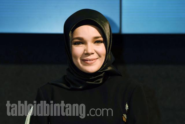 Malam Tahun Baru, Dewi Sandra: Paling Enak di Rumah, Apalagi Rumah Mertua