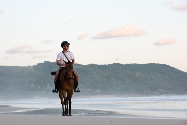 Berlibur di Nihi Sumba Island ala Nicholas Saputra