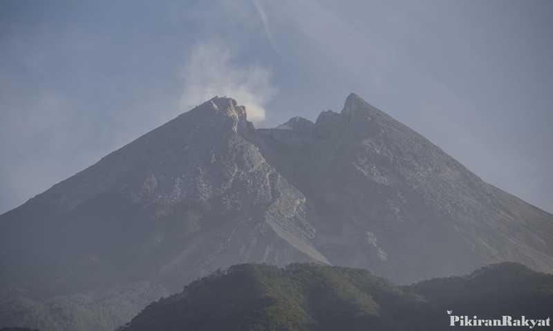 Kubah Lava Gunung Merapi Masih Tumbuh