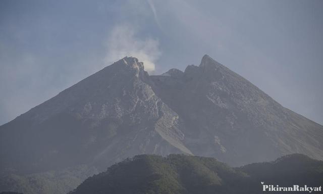 Kubah Lava Gunung Merapi Masih Tumbuh