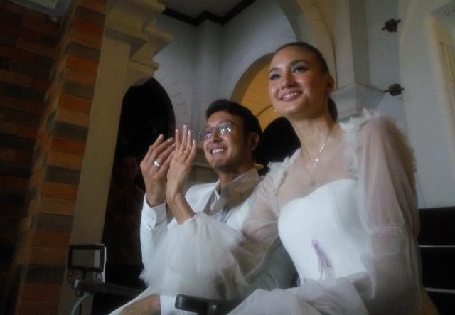 Ini Alasan Nadine Chandrawinata - Dimas Anggara Menikah di Bhutan