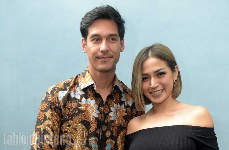 Umumkan Lamaran, Jessica Iskandar - Richard Kyle Banjir Doa dariSesama Artis