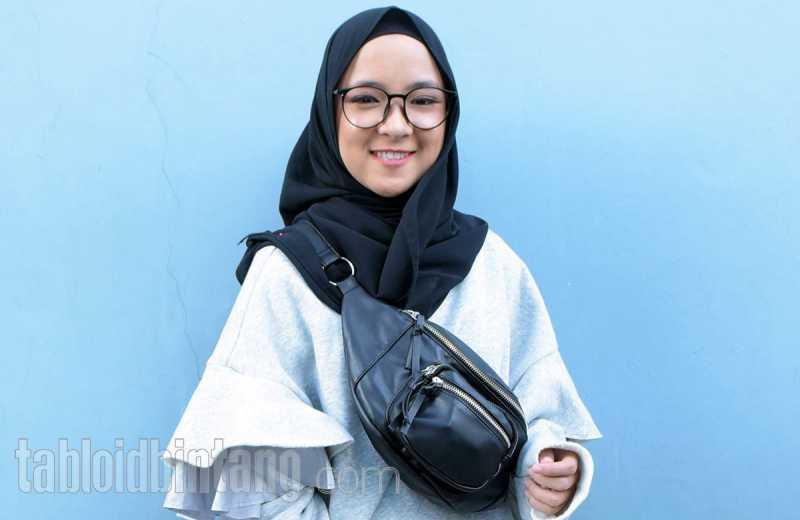 5 Gaya Fashion Kasual Nissa Sabyan yang Menggemaskan, Mudah Banget Ditiru