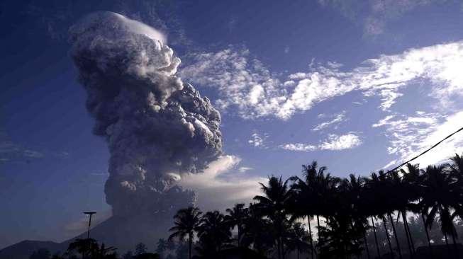 Gunung Soputan Meletus, Semburkan Abu Setinggi 4 Kilometer