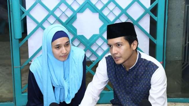 Dhini Aminarti Bercadar,Dimas Seto: Aku Bebaskan