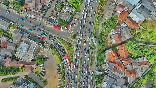 Puncak Masih Jadi Primadona, Ini Foto Kemacetan via Drone