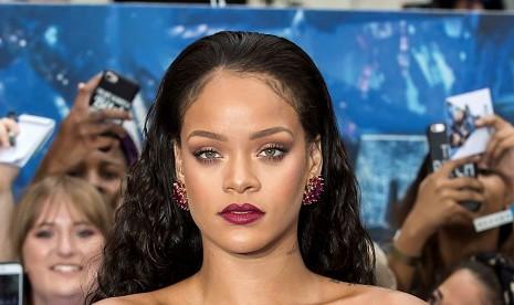 Rihanna Rilis Produk Kecantikan