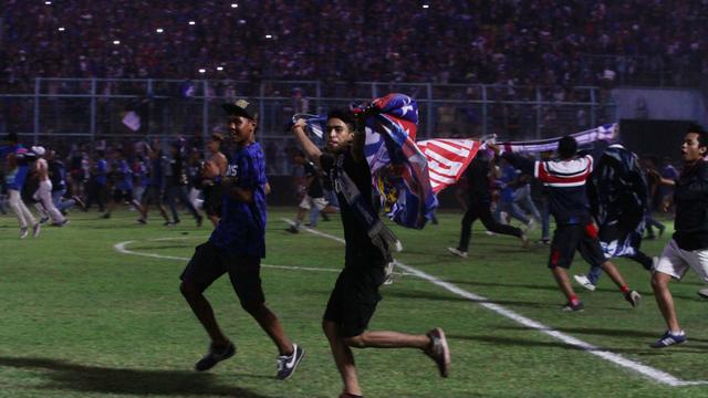 Hamka Hamzah Kecewa Penonton Merangsek ke Lapangan 