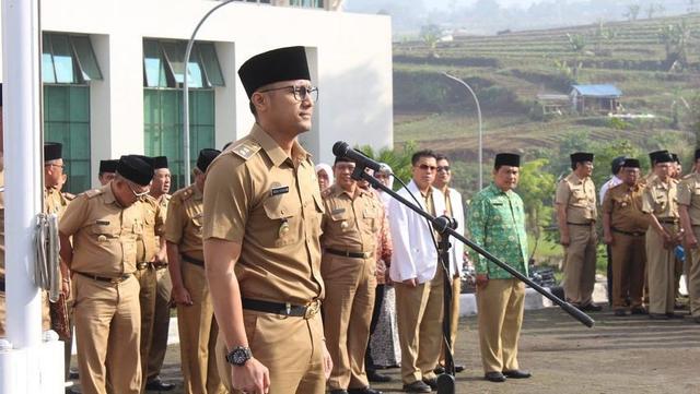 Ingin Dirikan Sekolah Ibu, Hengky Kurniawan Tuai Kontroversi di Medsos