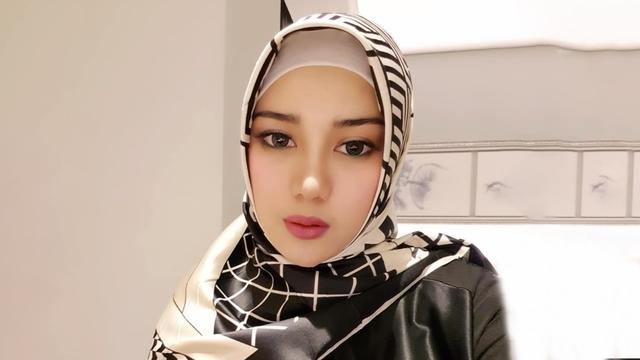 Mengenal Lebih Dekat Istri Baru Opick: Bebi Silvana