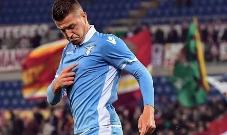 Real Madrid Incar Gelandang Lazio