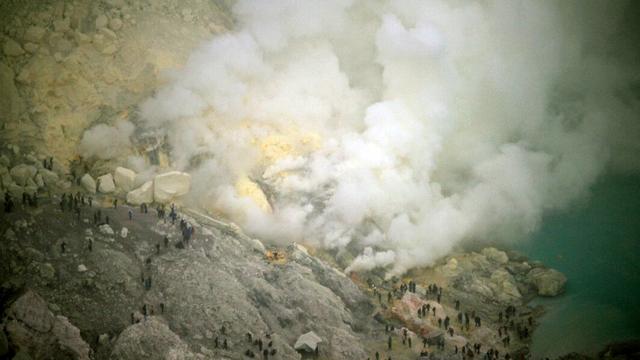 30 Orang Dirawat Akibat Semburan Gas Belerang Kawah Ijen