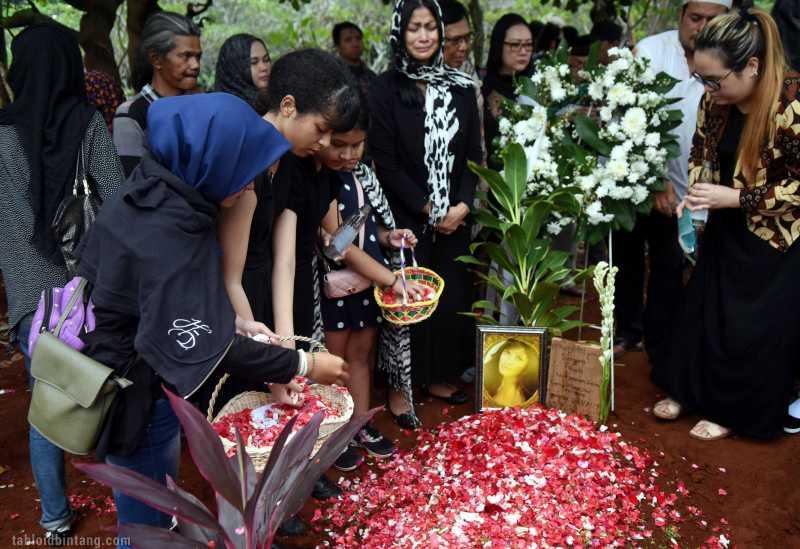 Yana Zein Dimakamkan Cara Islam, Perselisihan Keluarga Berakhir