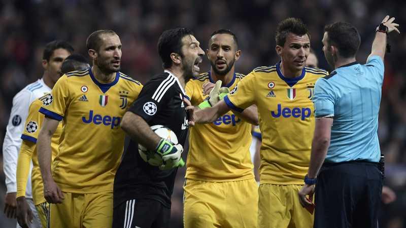 Buffon Mengutuk Wasit: Anda Adalah Binatang