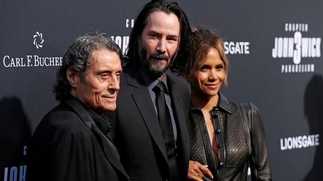 John Wick 3: Keanu Masih Brutal, Canggung, dan Ogah "Move On"