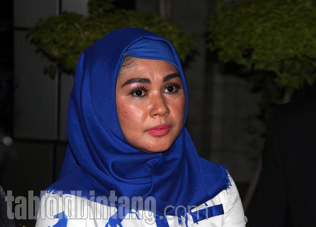 Klarifikasi Vivi Soal Pernyataan Ibunda Sandy Tak Tahu Pernikahan Anaknya