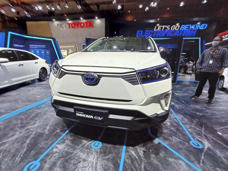 Bukan Innova EV, Toyota Pilih bZ4X Jadi Mobil Listrik Pertama di RI