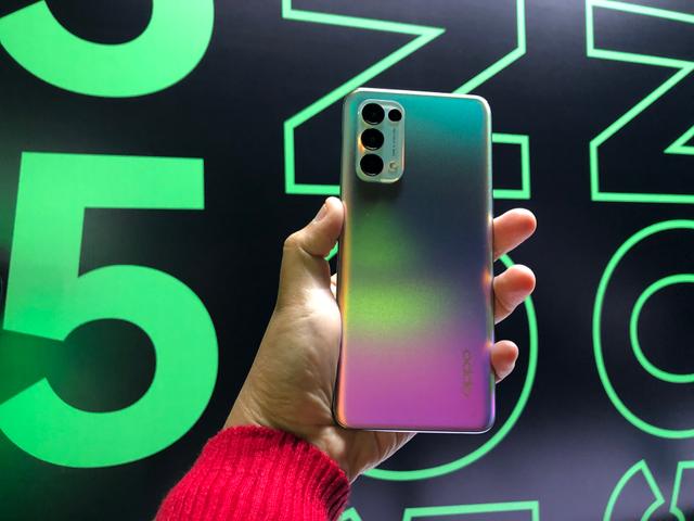 Kecanggihan 50W Flash Charge di OPPO Reno6