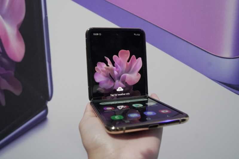 Samsung Targetkan Kirim Lebih dari 7 Juta Ponsel Lipat di 2021